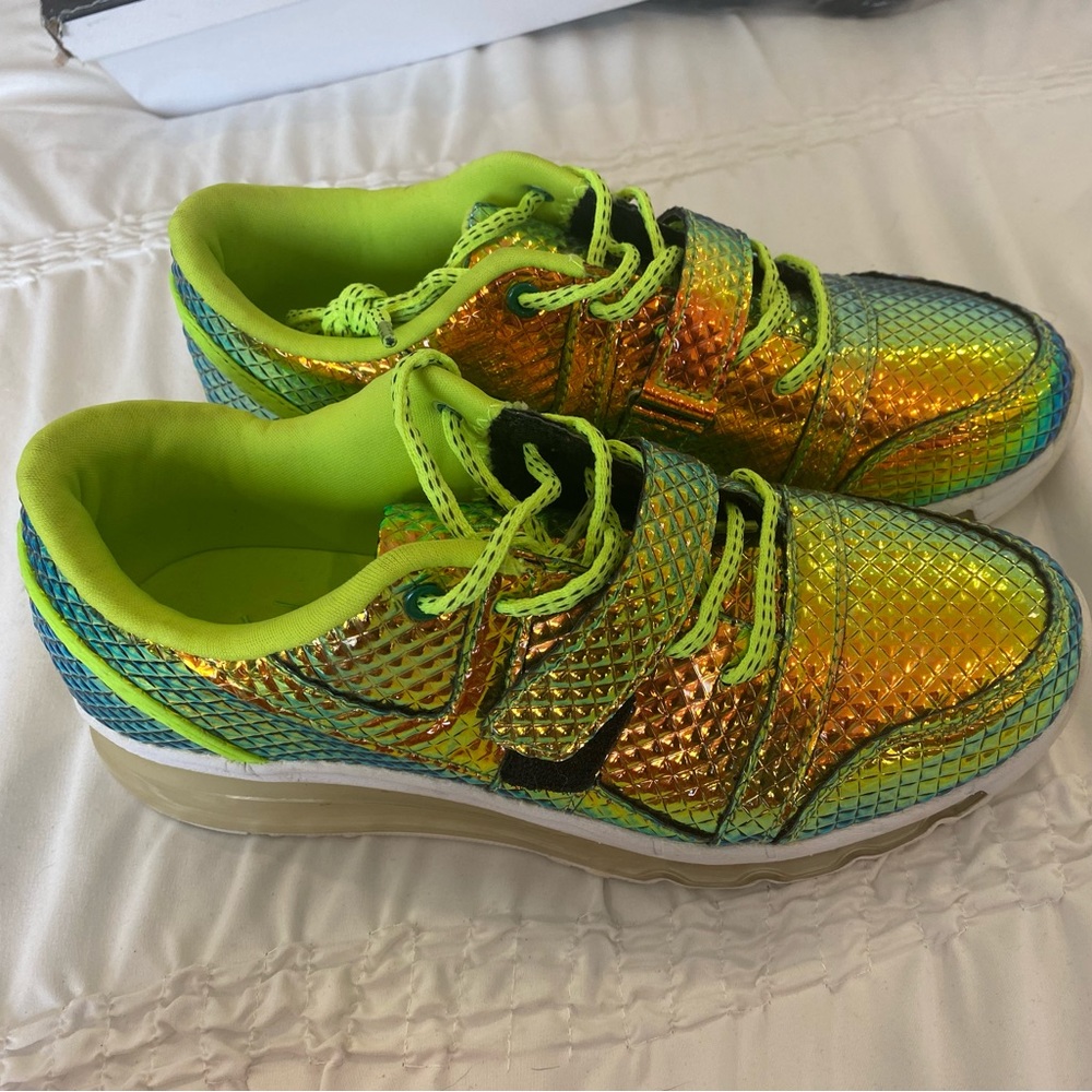 YRU shoes